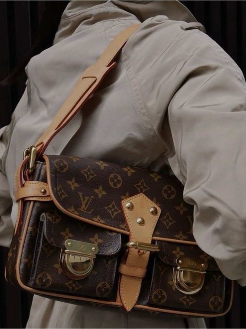 louis vuitton monogram hudson pm AUTHENTIC